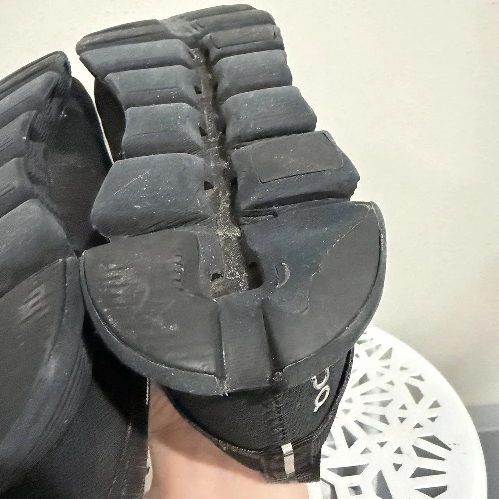 ON Cloud 5 Waterproof All Black Mens Size 9